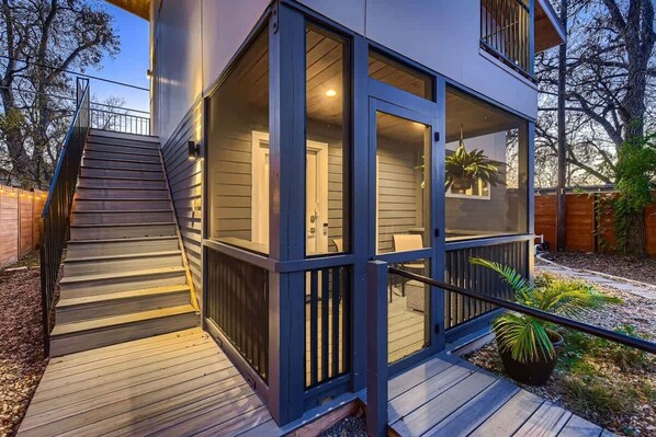 Exterior detail - Holly Studio Walkable. Modern. Near SXSW and UT (Austin)