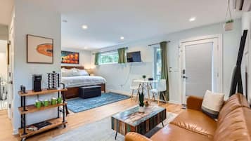 1 slaapkamer, een strijkplank/strijkijzer, wifi, beddengoed