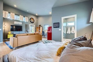 1 bedroom, desk, iron/ironing board, WiFi