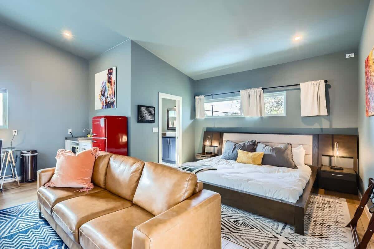 1 bedroom, desk, iron/ironing board, WiFi