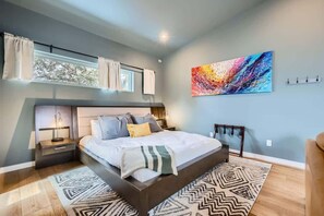 1 bedroom, desk, iron/ironing board, WiFi