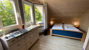 House | 3 bilik tidur, dilengkapkan perabot secara berasingan