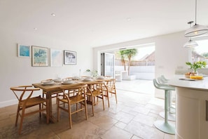 Dining - Chic 4-Bed Coastal Retreat in Heart of Bosham (Bosham)