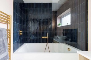 Shower, towels
