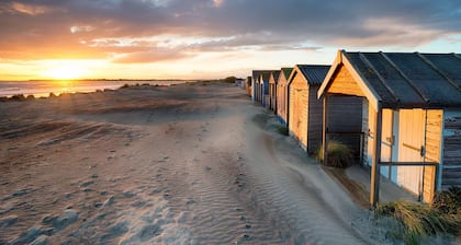 Cosy Cabin Retreat Close to Beaches