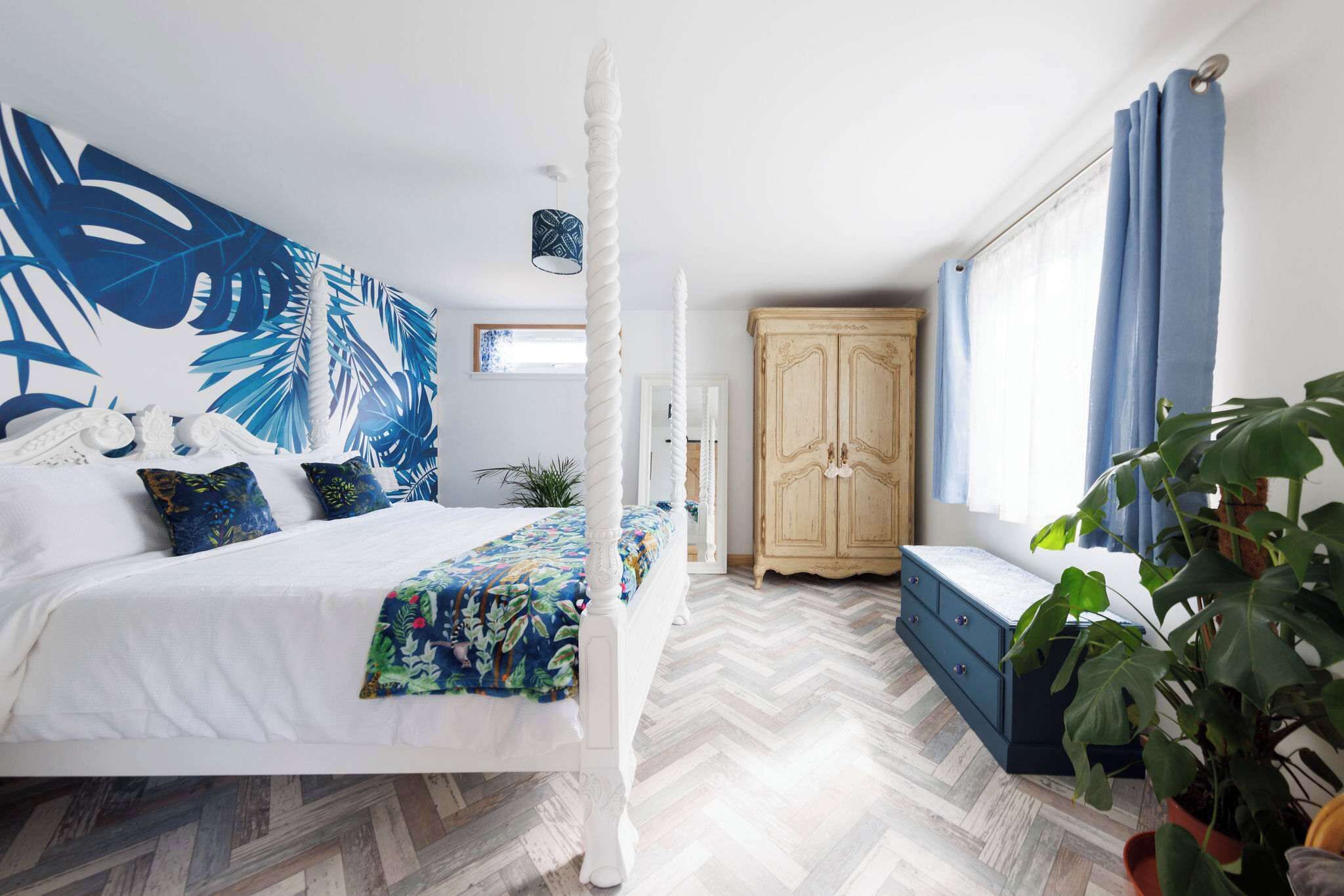 5 bedrooms, WiFi, bed sheets
