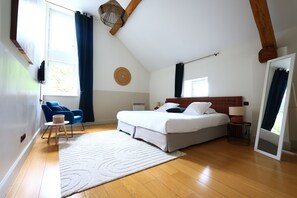 14 bedrooms, iron/ironing board, WiFi, bed sheets