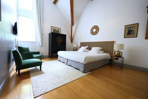 14 bedrooms, iron/ironing board, WiFi, bed sheets