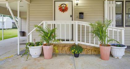 2 Mi to Nicholls State University: Home w/ Yard
