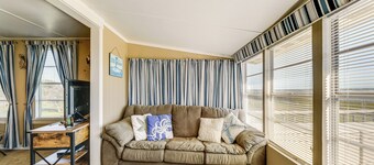 Powderhorn Lake House w/ Grill + Water Views!