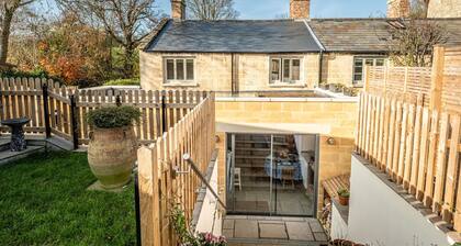 Beautifully presented dog friendly holiday cottage - River Cottage