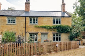 Exterior - Beautifully presented dog friendly holiday cottage - River Cottage (Winchcombe)