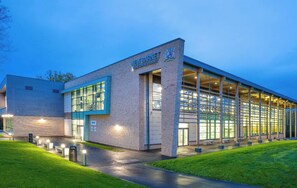 Exterior - Entire 2 Bedroom House 7m To Station (Barnet)