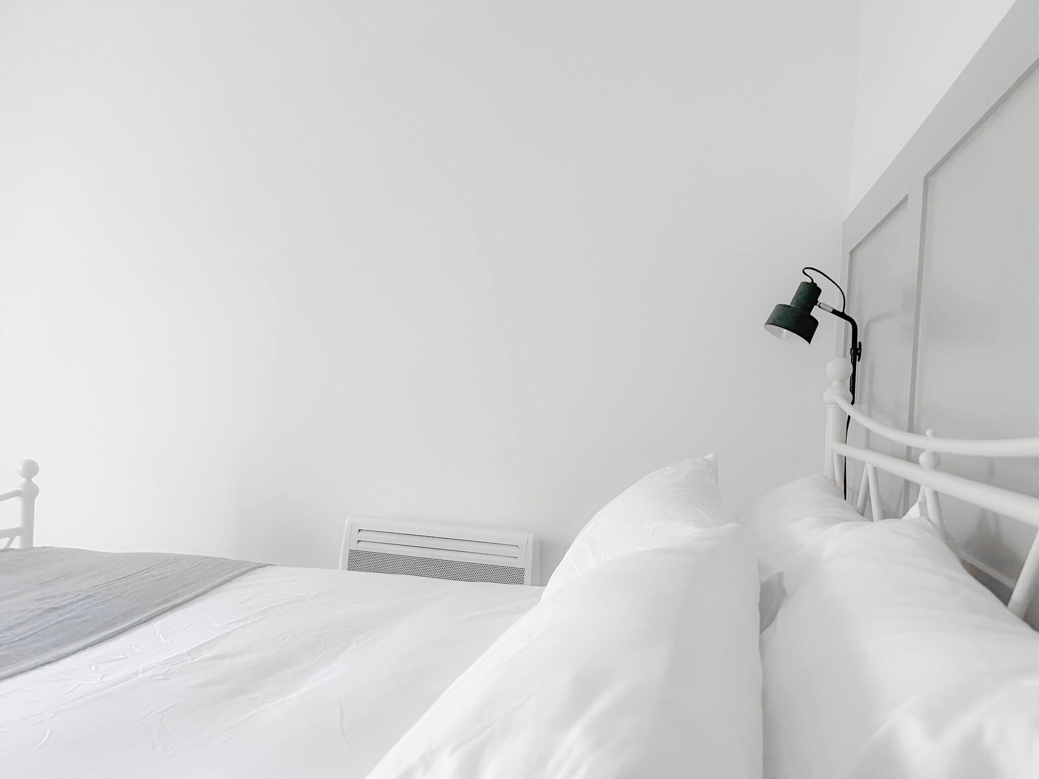 2 bedrooms, iron/ironing board, internet, bed sheets