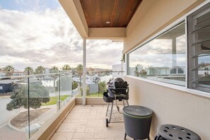 Property grounds - Located in the Mindarie Marina a Luxury House in a Perfect Location (Mindarie)