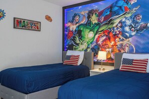 6 bedrooms, desk, iron/ironing board, travel crib