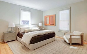 5 bedrooms, iron/ironing board, WiFi, bed sheets