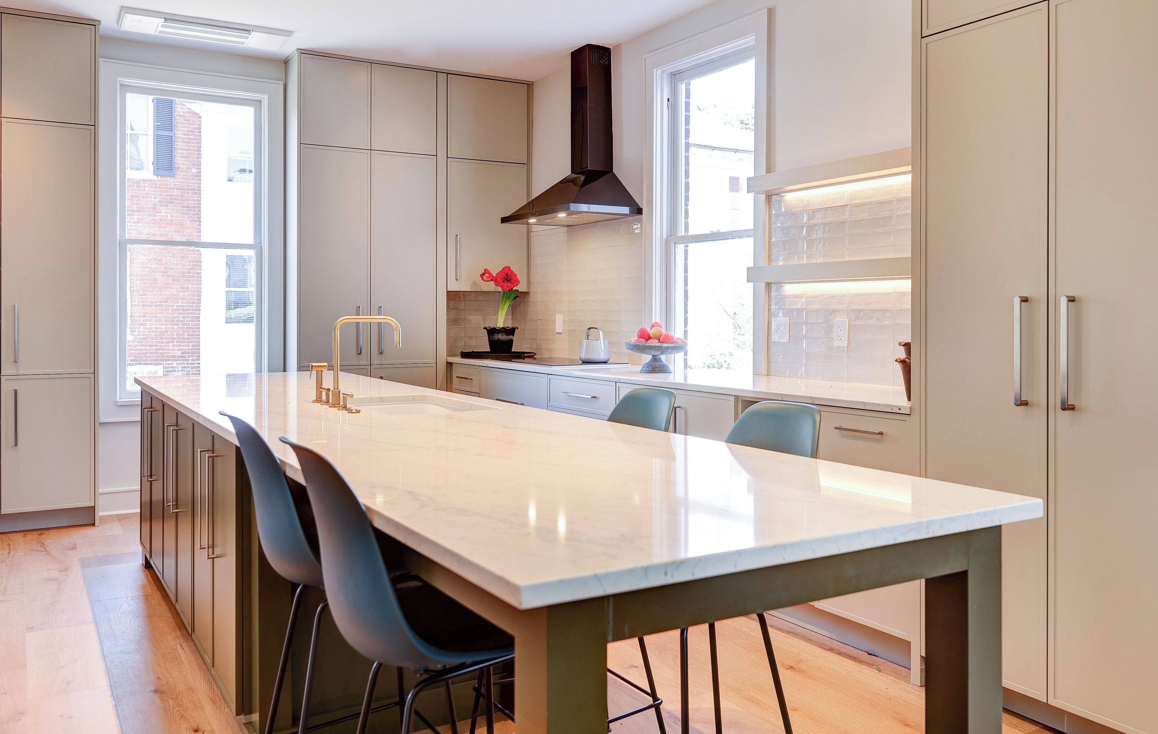 Micro-ondes, four, plaque de cuisson, lave-vaisselle