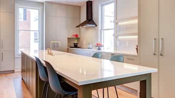 Micro-ondes, four, plaque de cuisson, lave-vaisselle