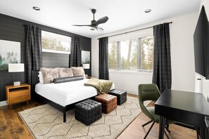 6 bedrooms, desk, iron/ironing board, travel crib