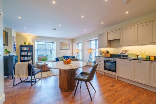 Weavers Two - Windermere Town Centre with Parking