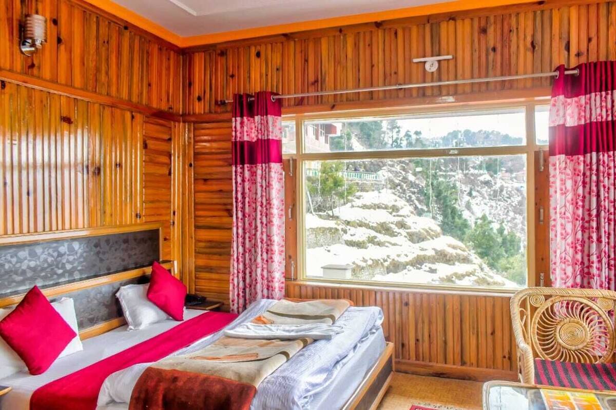 Luxury Double Room, Patio, Mountain View | Soundproofing, free WiFi
