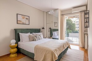 3 habitaciones, escritorio y tabla de planchar con plancha 
