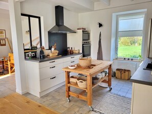 KylskÄp, mikrovÄgsugn, ugn och spishÀll