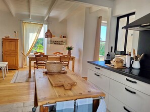 Kühlschrank, Mikrowelle, Ofen, Geschirrspüler