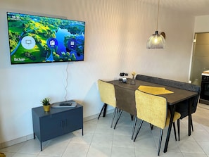 Dining - Apartment 60sqm with balcony and mountain view (Rimsting)