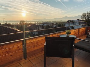 Outdoor dining - Apartment 60sqm with balcony and mountain view (Rimsting)