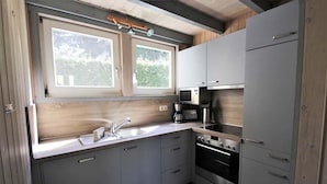 Hus | Eget kjøkken | Vannkoker, brødrister og høy barnestol