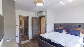 4 bedrooms, iron/ironing board, free WiFi, bed sheets