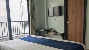 Habitación estándar | Escritorio, sistema de insonorización, wifi gratis y ropa de cama