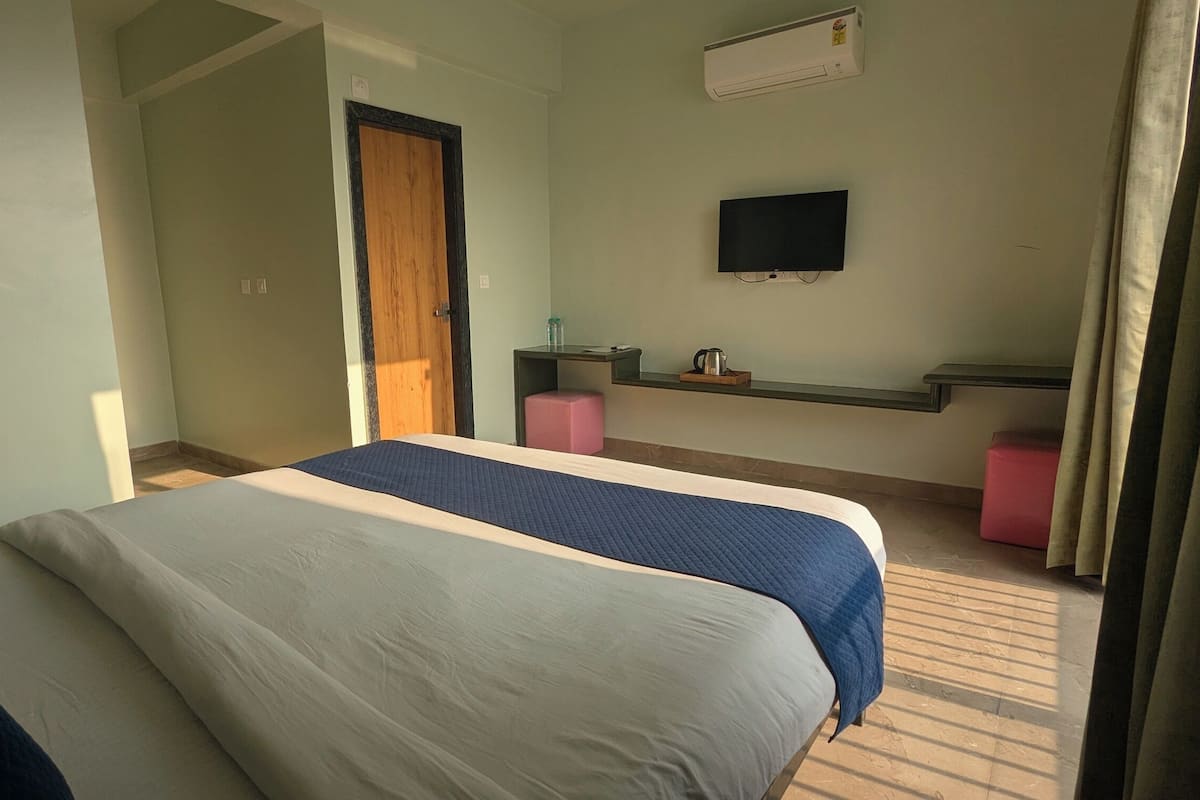 Super Deluxe Room | Desk, soundproofing, free WiFi, bed sheets