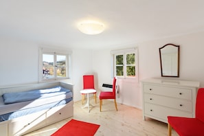 House | 4 bedrooms, individually furnished, iron/ironing board, bed sheets - Eppe Timbered Retreat (Korbach)