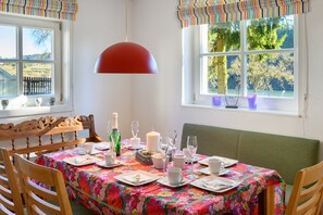 House | Dining - Eppe Timbered Retreat (Korbach)