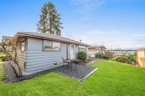 Exterior - Lakeview Home in Renton, Walk to Beach, AC, Fenced (Renton)