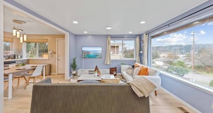 Lakeview Home in Renton, Walk to Beach, AC, Fenced