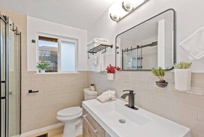 House, 2 Bedrooms, Non Smoking | Bathroom - Lakeview Home in Renton, Walk to Beach, AC, Fenced (Renton)