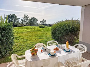 屋外ダイニングエリア