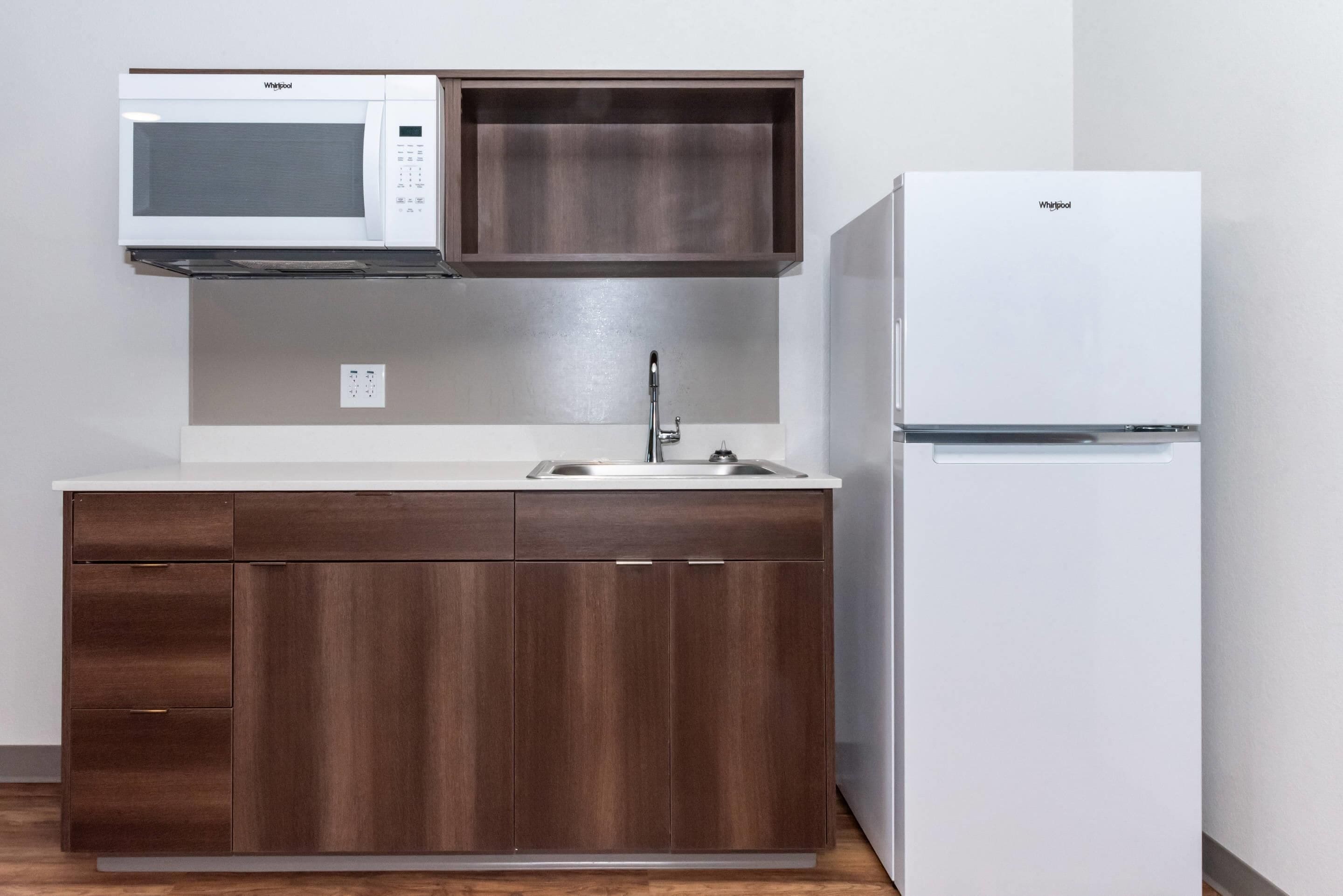 Escritorio, cortinas blackout, wifi gratis y ropa de cama 