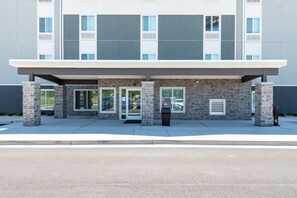 Exterior - WoodSpring Suites Buford near Mall of Georgia-Lake Lanier (Buford)