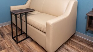 Habitación estándar, 1 cama King size, para no fumadores | Escritorio, cortinas blackout, wifi gratis y ropa de cama 