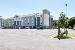 Exterior - WoodSpring Suites Buford near Mall of Georgia-Lake Lanier (Buford)