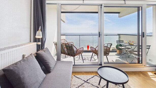 TV - -BLUE- STUDIO AVEC VUE MER ET PARKING (Concarneau)