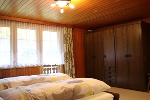 5 chambres, fer et planche à repasser, Wi-Fi, draps fournis