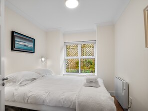2 bedrooms, iron/ironing board, travel cot, free WiFi