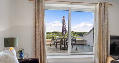4 Harbour Heights - Sea Views that Wow