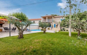 Garden - Stylish Villa With Swimming Pool and Garden (Oprtalj)